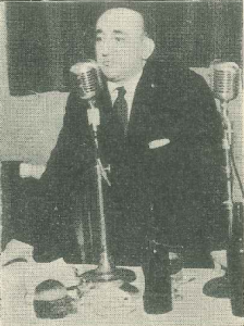 Wolf "Velvl" Raizman hablando en el evento que lo homenajeaba.