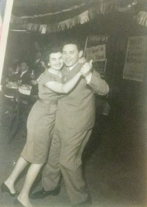 Isaac y Martha en su despedida de solteros, en el Teatro IFT (1960)